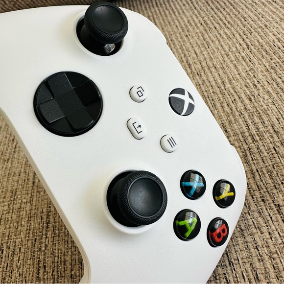 Xbox Series X|S Wireless Controller - White - Picture 4 of 12